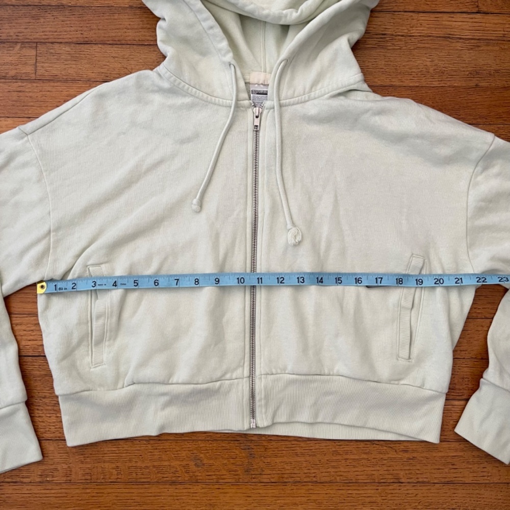 Levi's Light Zip Up Cropped Hoodie - Picture 5 of 9